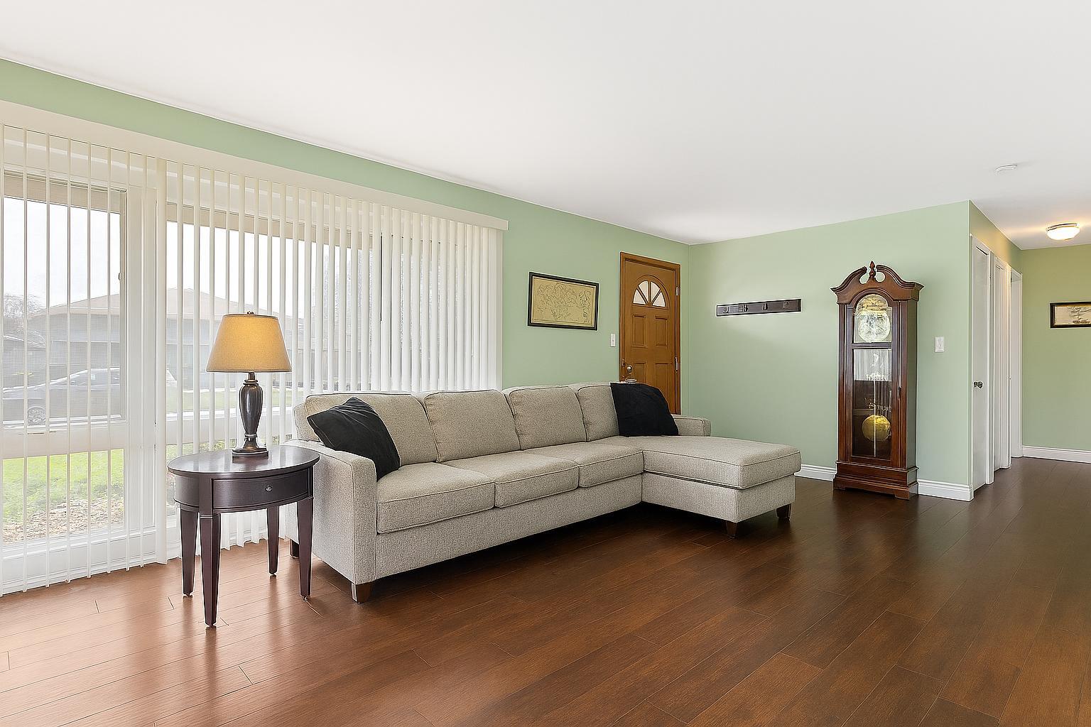 9966 S California Avenue, Evergreen Park, IL 60805