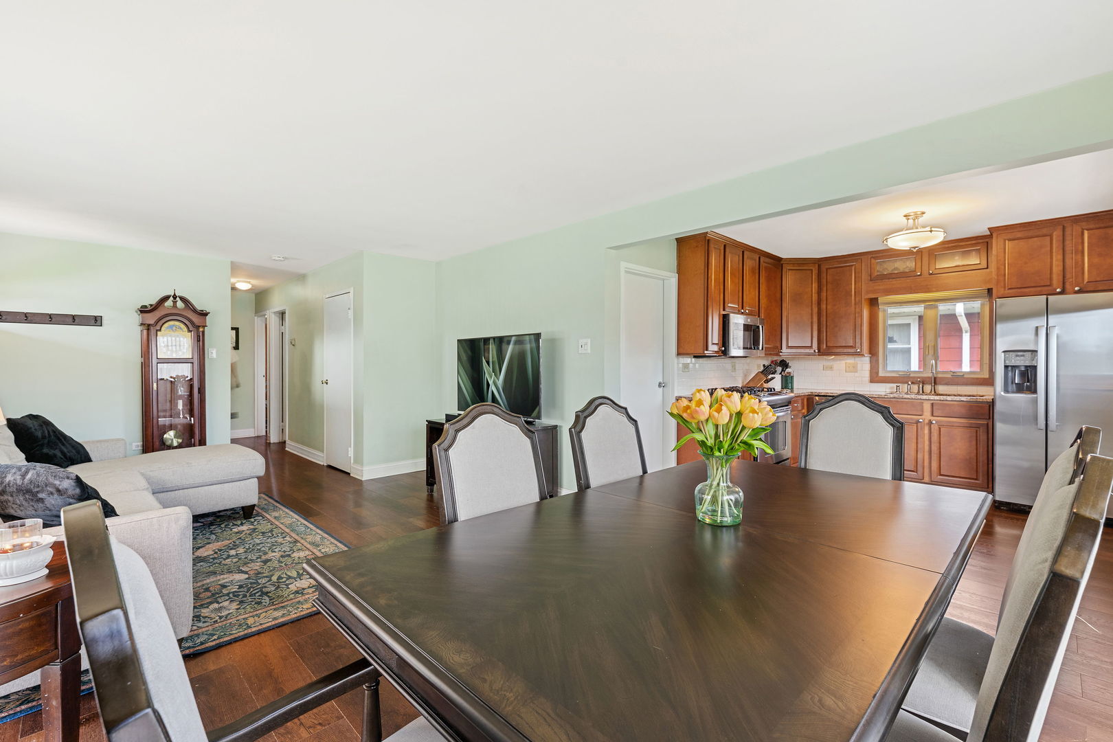 9966 S California Avenue, Evergreen Park, IL 60805