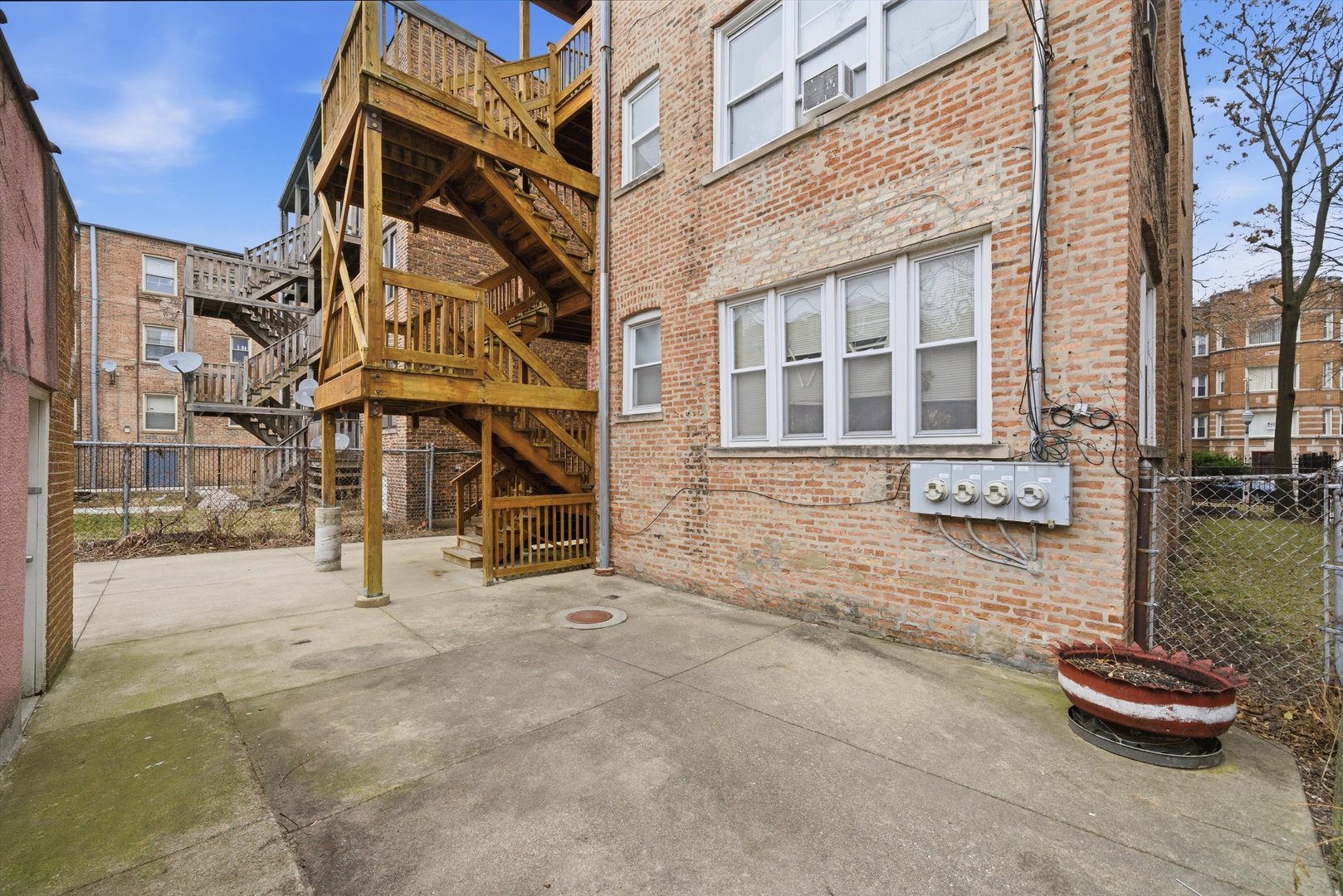 7634 S Phillips Avenue, Chicago, IL 60649