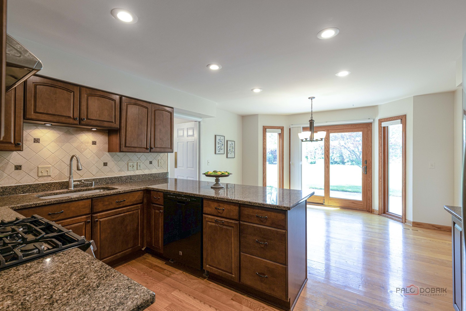 810 Edgemere Road, Buffalo Grove, IL 60089