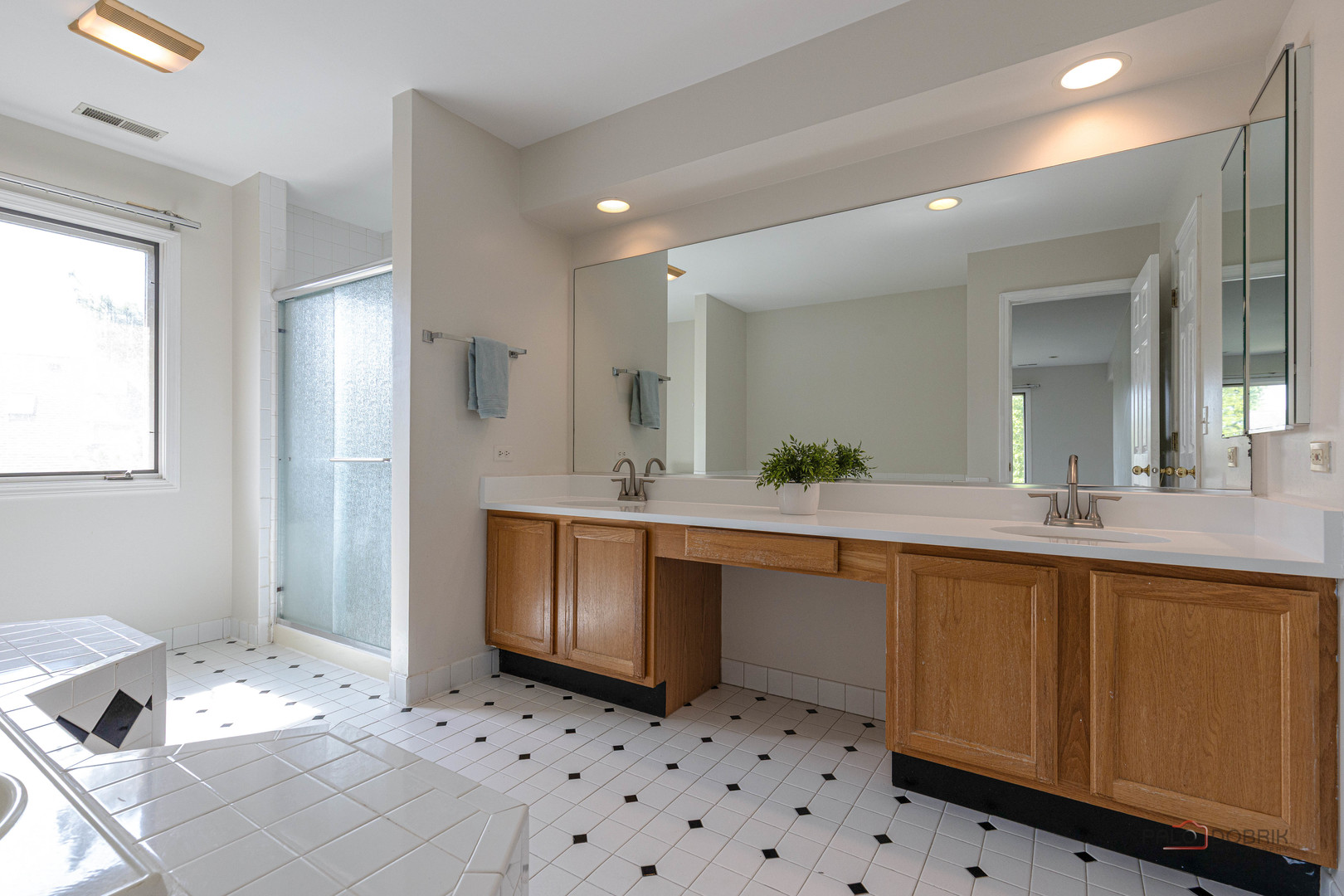 810 Edgemere Road, Buffalo Grove, IL 60089