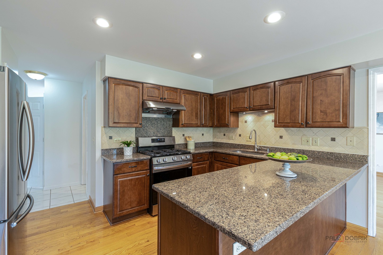 810 Edgemere Road, Buffalo Grove, IL 60089
