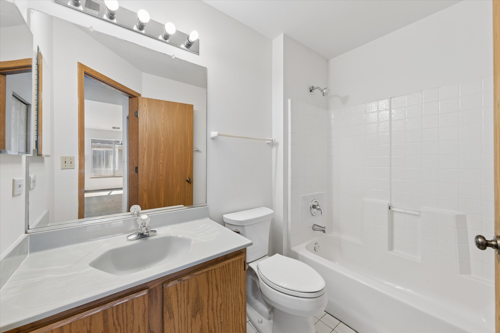 3 Dewalt Court, Elmhurst, IL 60126