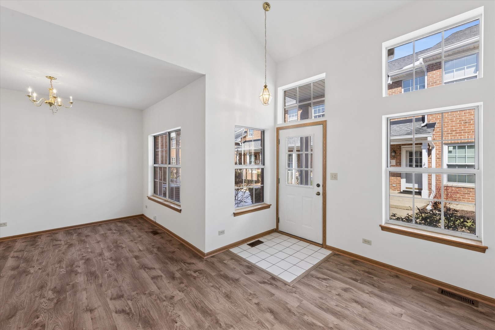 3 Dewalt Court, Elmhurst, IL 60126