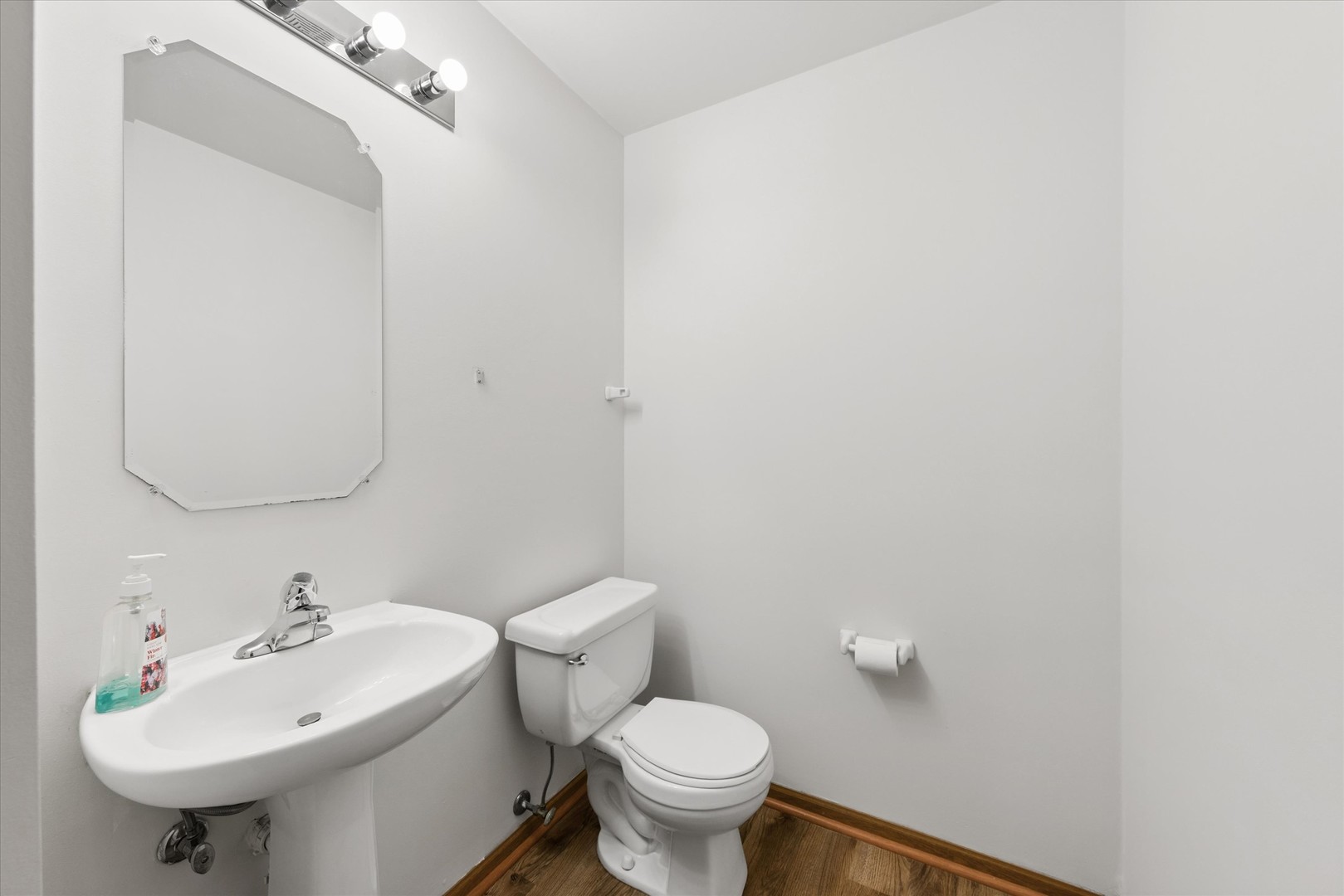 3 Dewalt Court, Elmhurst, IL 60126