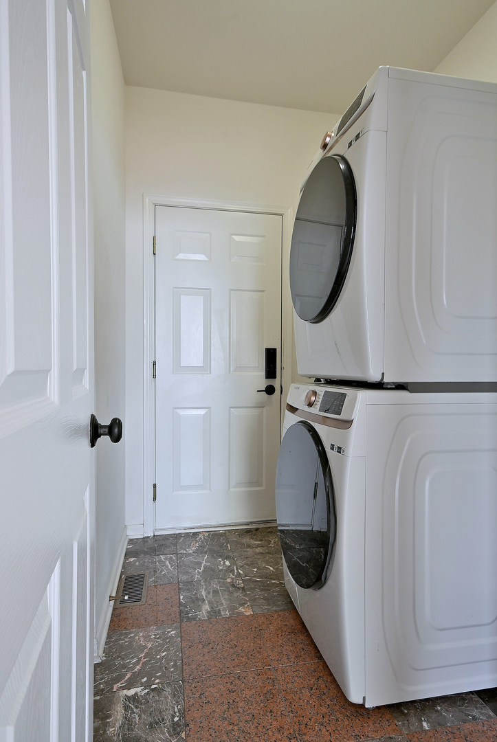 2914 Kelly Drive, Elgin, IL 60124