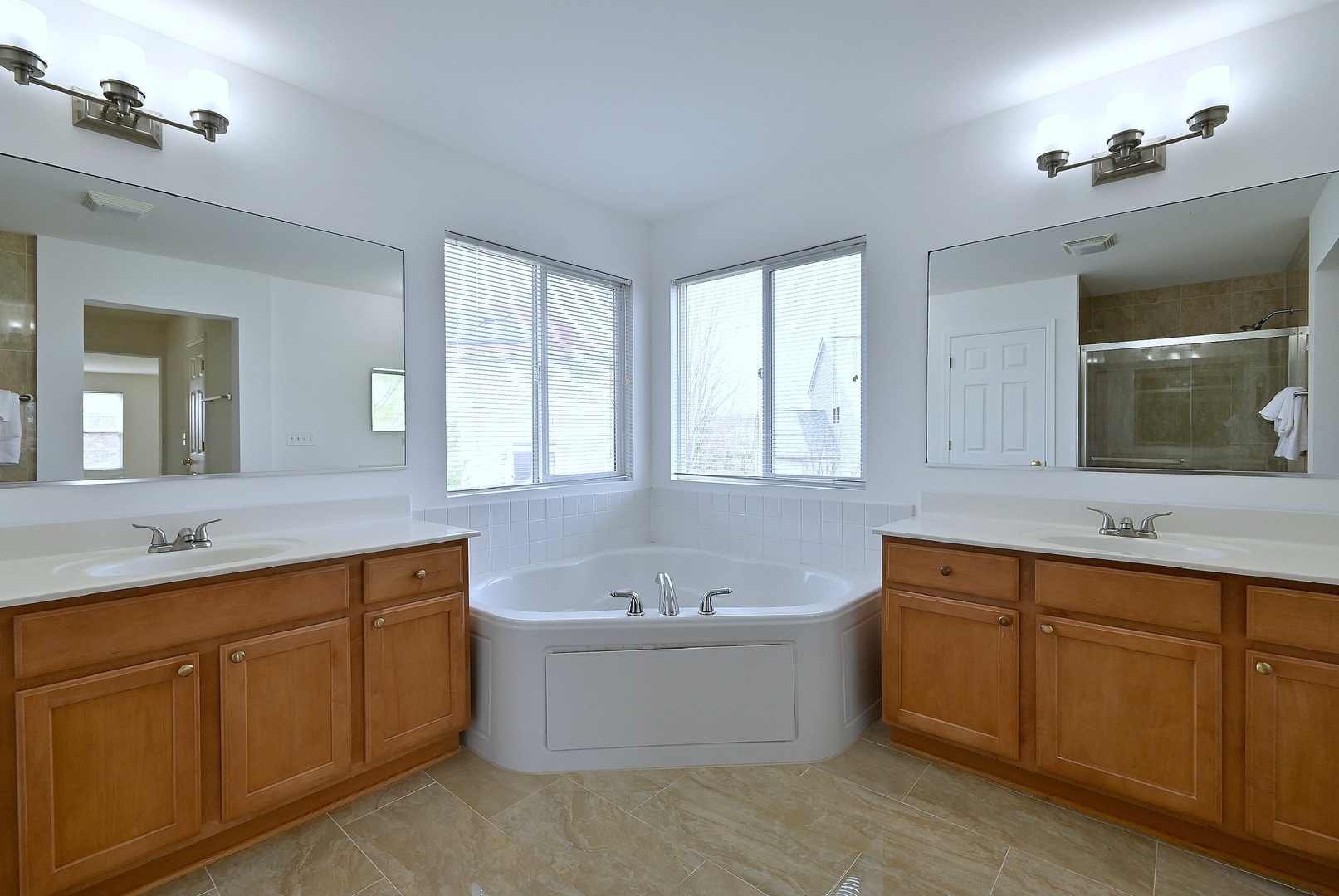 2914 Kelly Drive, Elgin, IL 60124