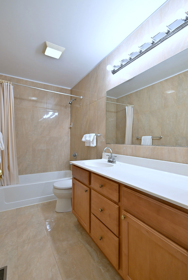 2914 Kelly Drive, Elgin, IL 60124