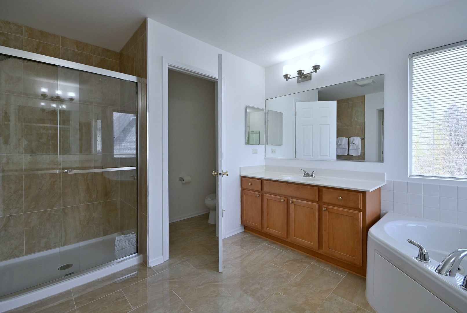 2914 Kelly Drive, Elgin, IL 60124