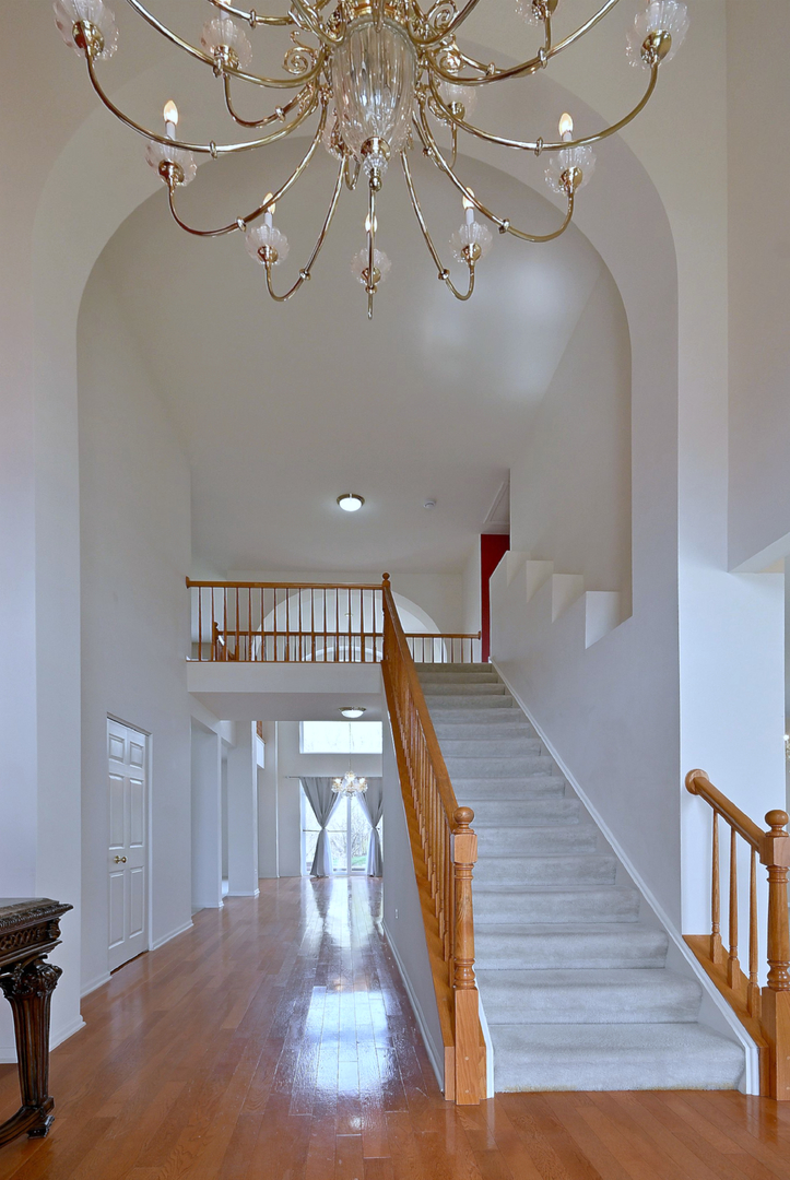 2914 Kelly Drive, Elgin, IL 60124