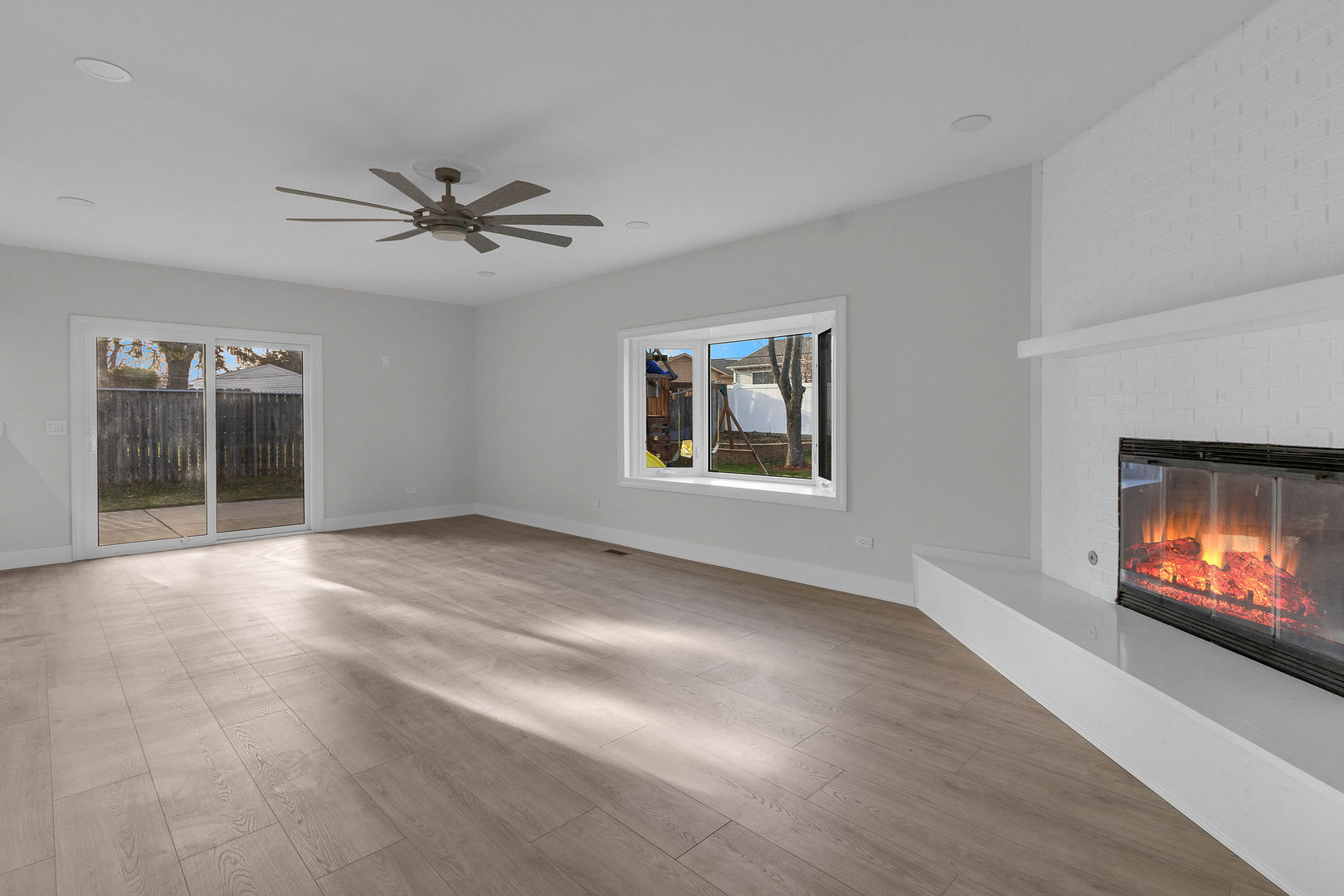 272 E Wrightwood Avenue, Glendale Heights, IL 60139