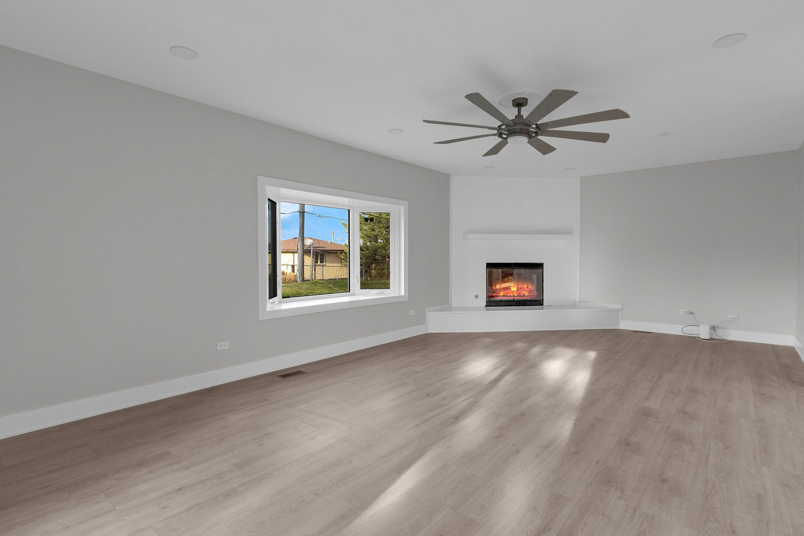 272 E Wrightwood Avenue, Glendale Heights, IL 60139