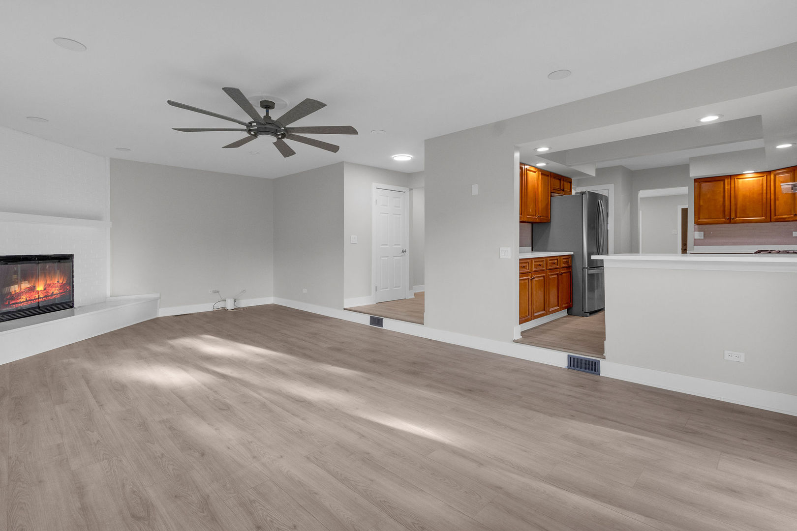 272 E Wrightwood Avenue, Glendale Heights, IL 60139