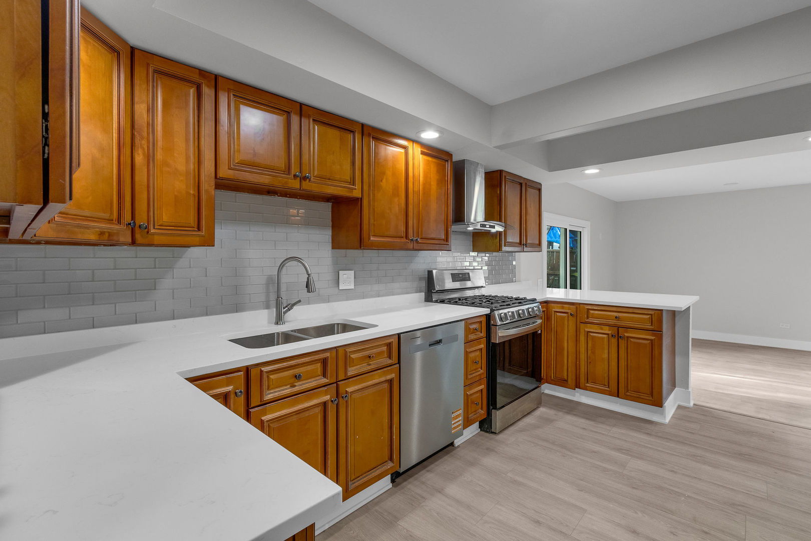 272 E Wrightwood Avenue, Glendale Heights, IL 60139