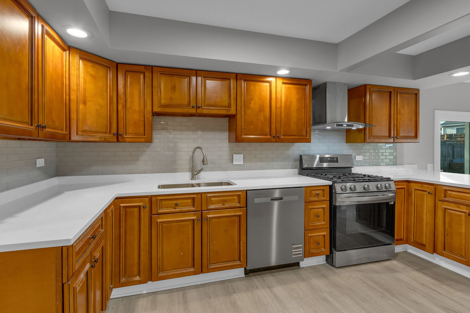 272 E Wrightwood Avenue, Glendale Heights, IL 60139