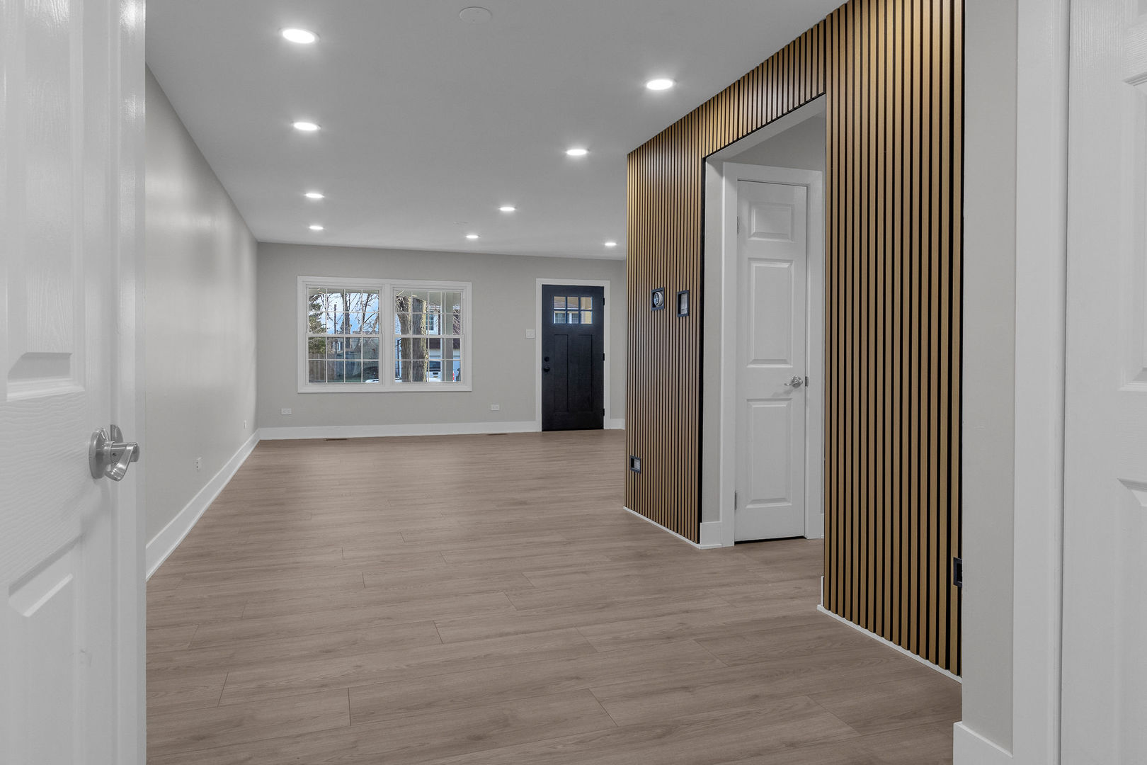 272 E Wrightwood Avenue, Glendale Heights, IL 60139