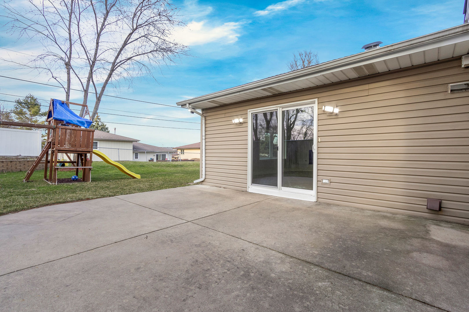 272 E Wrightwood Avenue, Glendale Heights, IL 60139