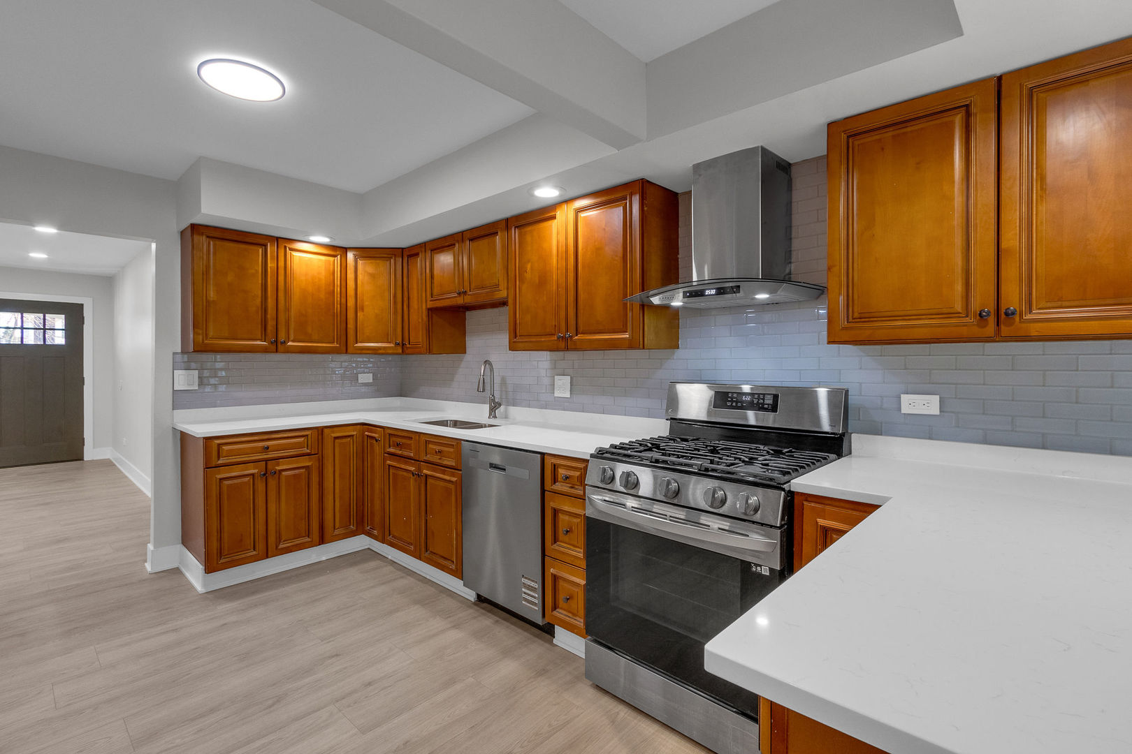 272 E Wrightwood Avenue, Glendale Heights, IL 60139