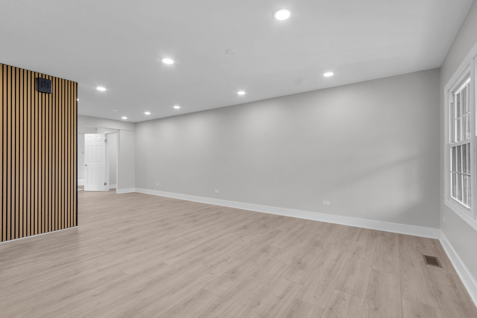 272 E Wrightwood Avenue, Glendale Heights, IL 60139