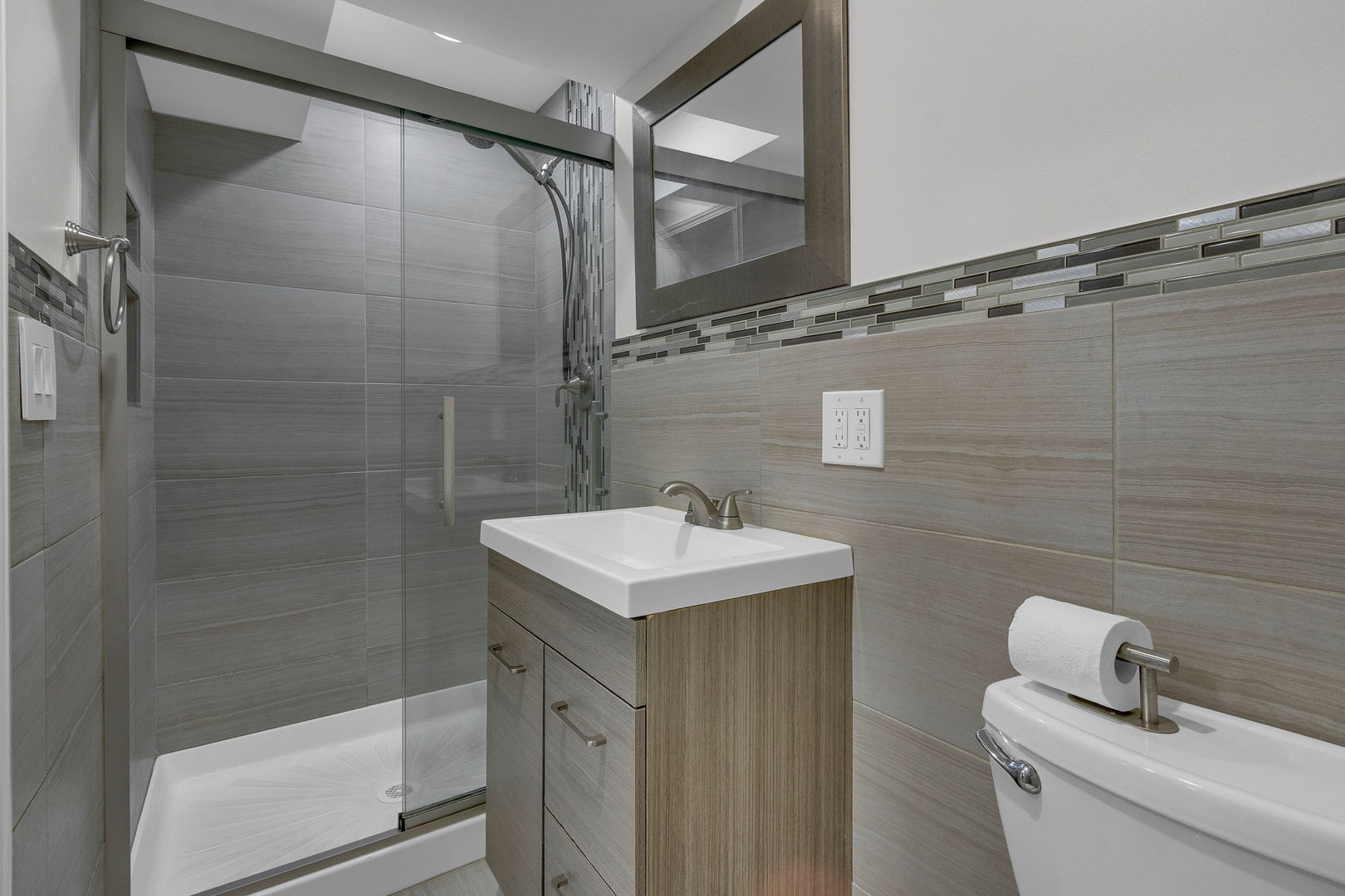 272 E Wrightwood Avenue, Glendale Heights, IL 60139