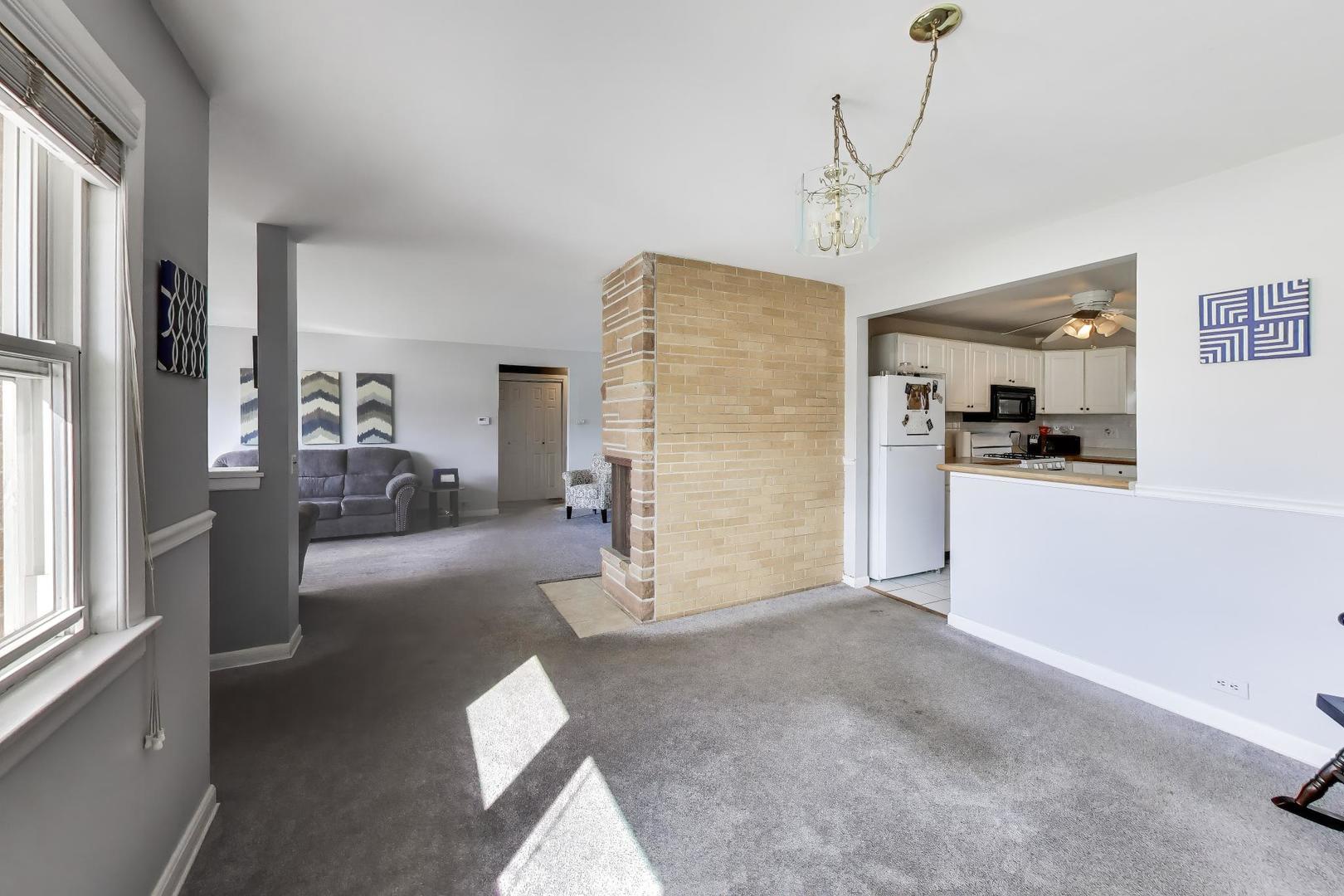 915 S Na Wa Ta Avenue, Mount Prospect, IL 60056