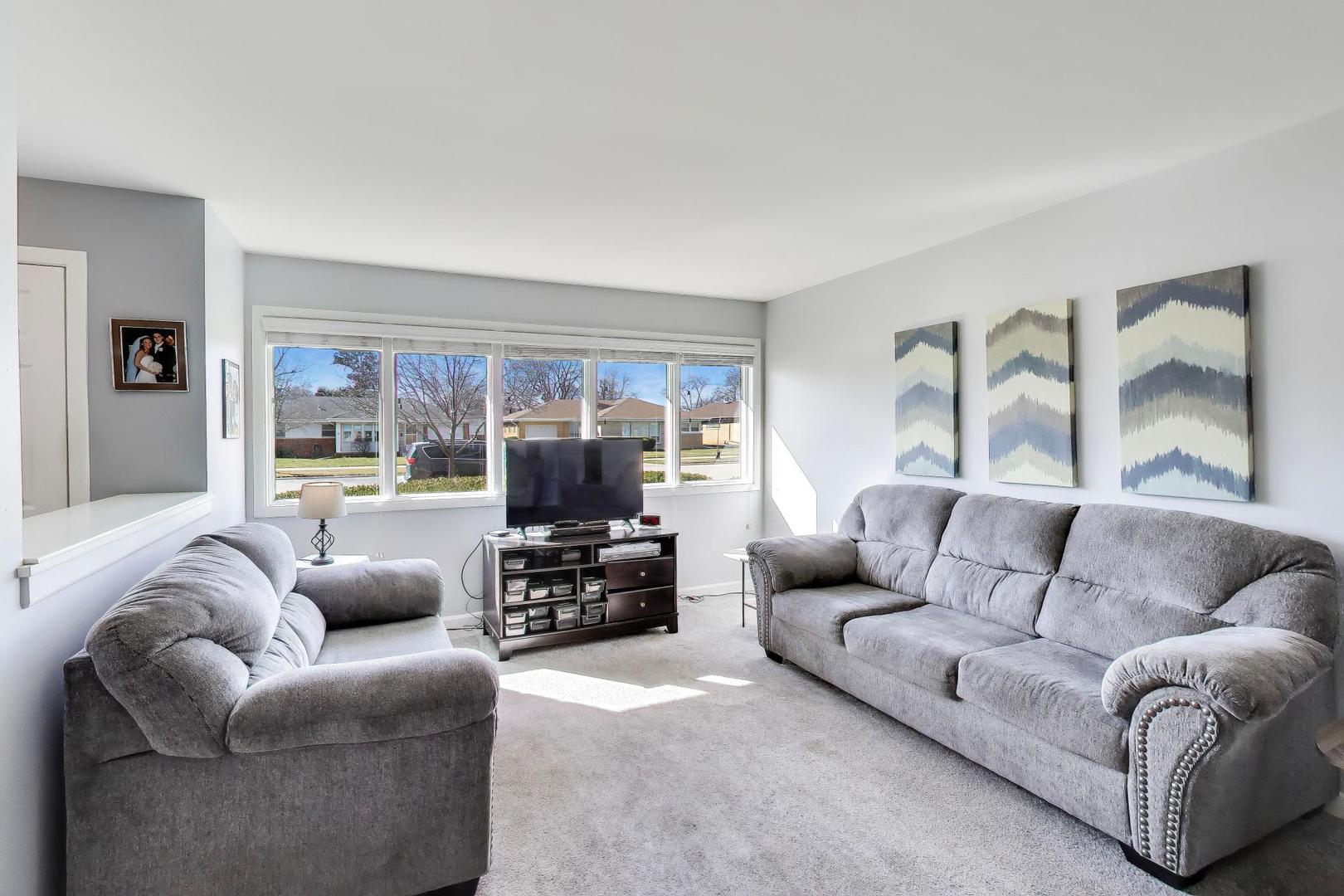 915 S Na Wa Ta Avenue, Mount Prospect, IL 60056