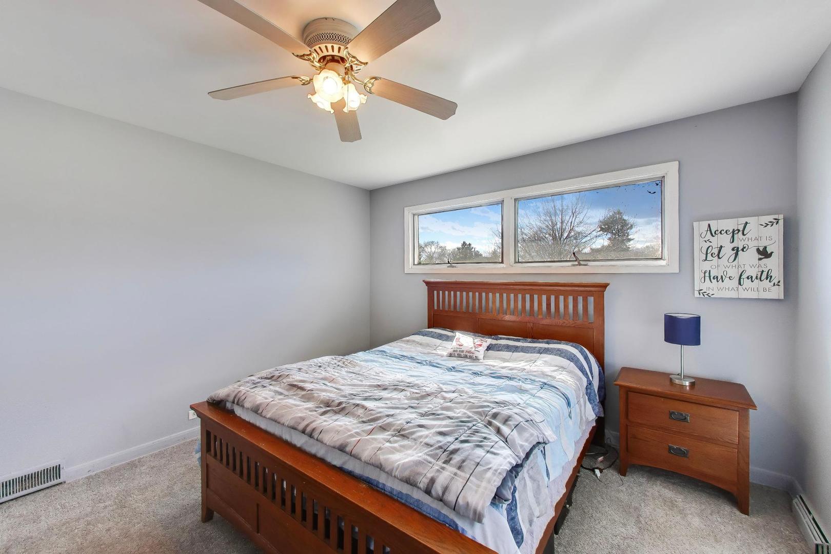 915 S Na Wa Ta Avenue, Mount Prospect, IL 60056