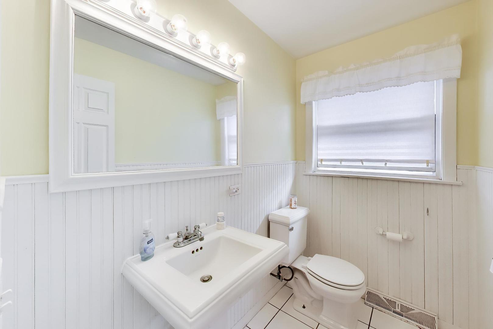 915 S Na Wa Ta Avenue, Mount Prospect, IL 60056