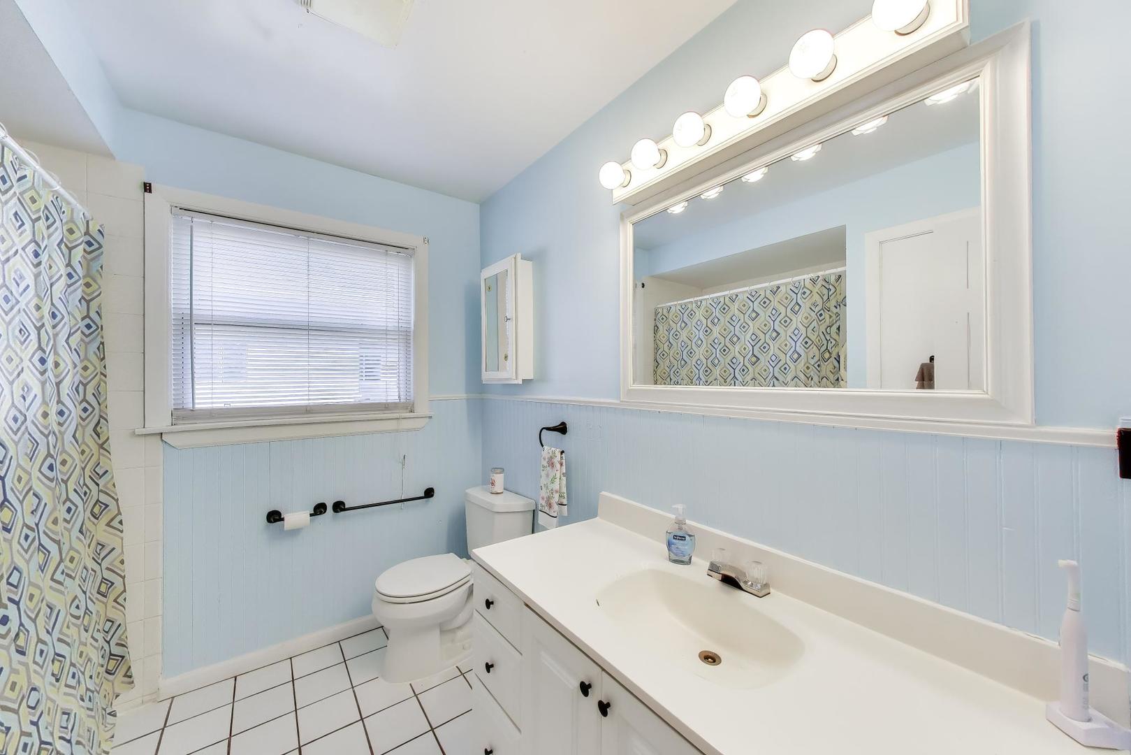 915 S Na Wa Ta Avenue, Mount Prospect, IL 60056