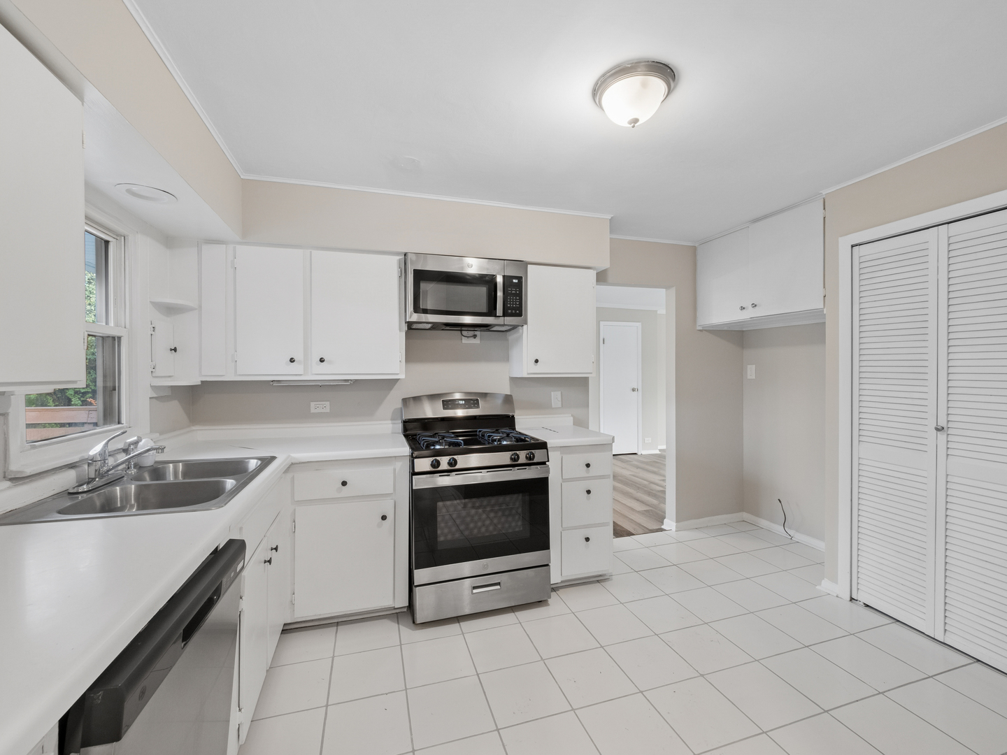 1030 Chestnut Street, Deerfield, IL 60015