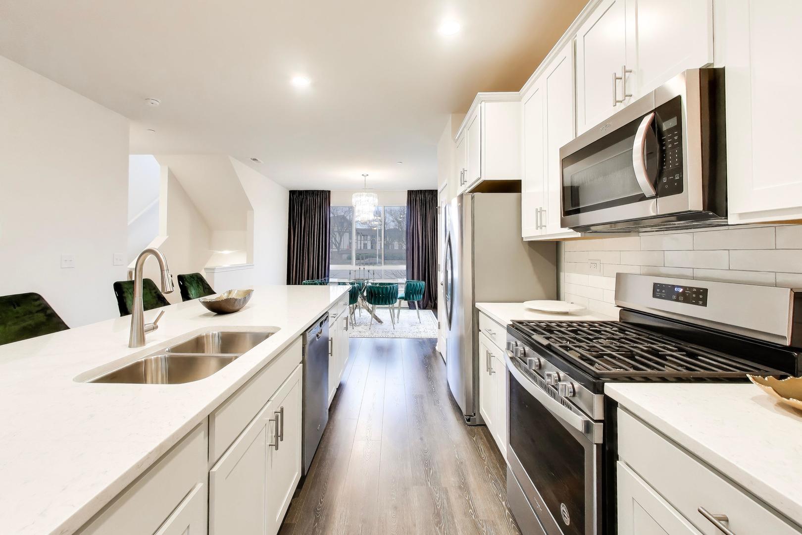 1296 Quadrant Lane, Schaumburg, IL 60173