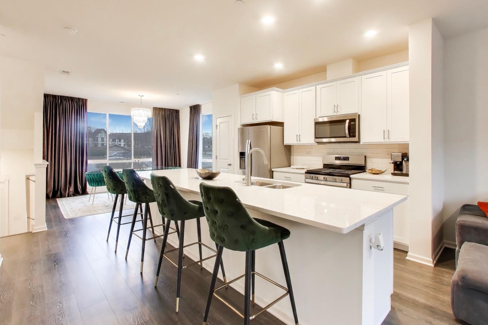 1296 Quadrant Lane, Schaumburg, IL 60173