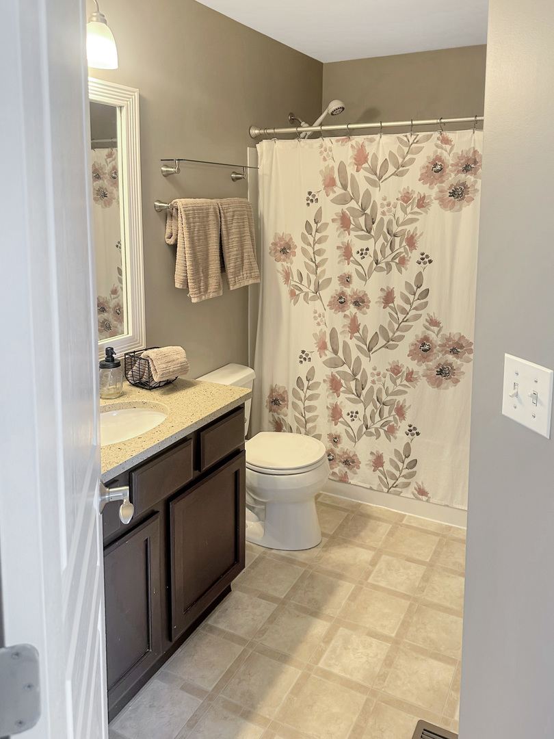 1260 Derry Lane, Pingree Grove, IL 60140