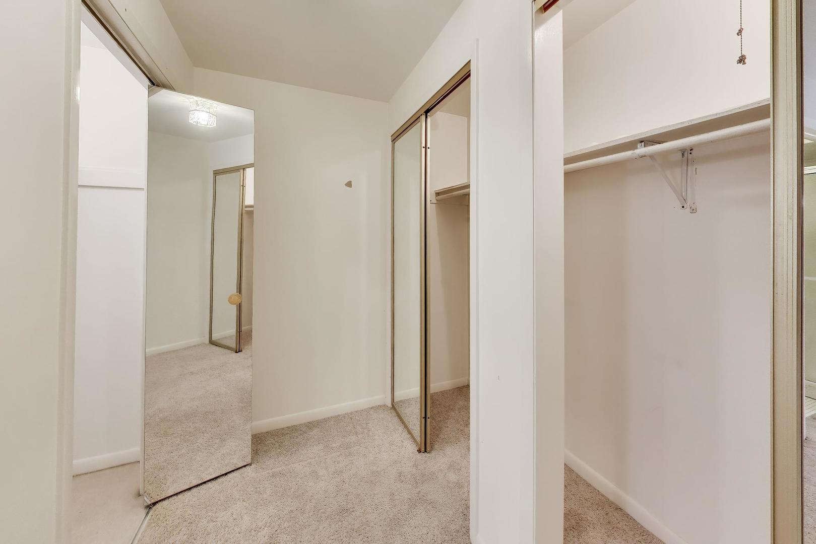 2300 W Talcott Road #1D, Park Ridge, IL 60068