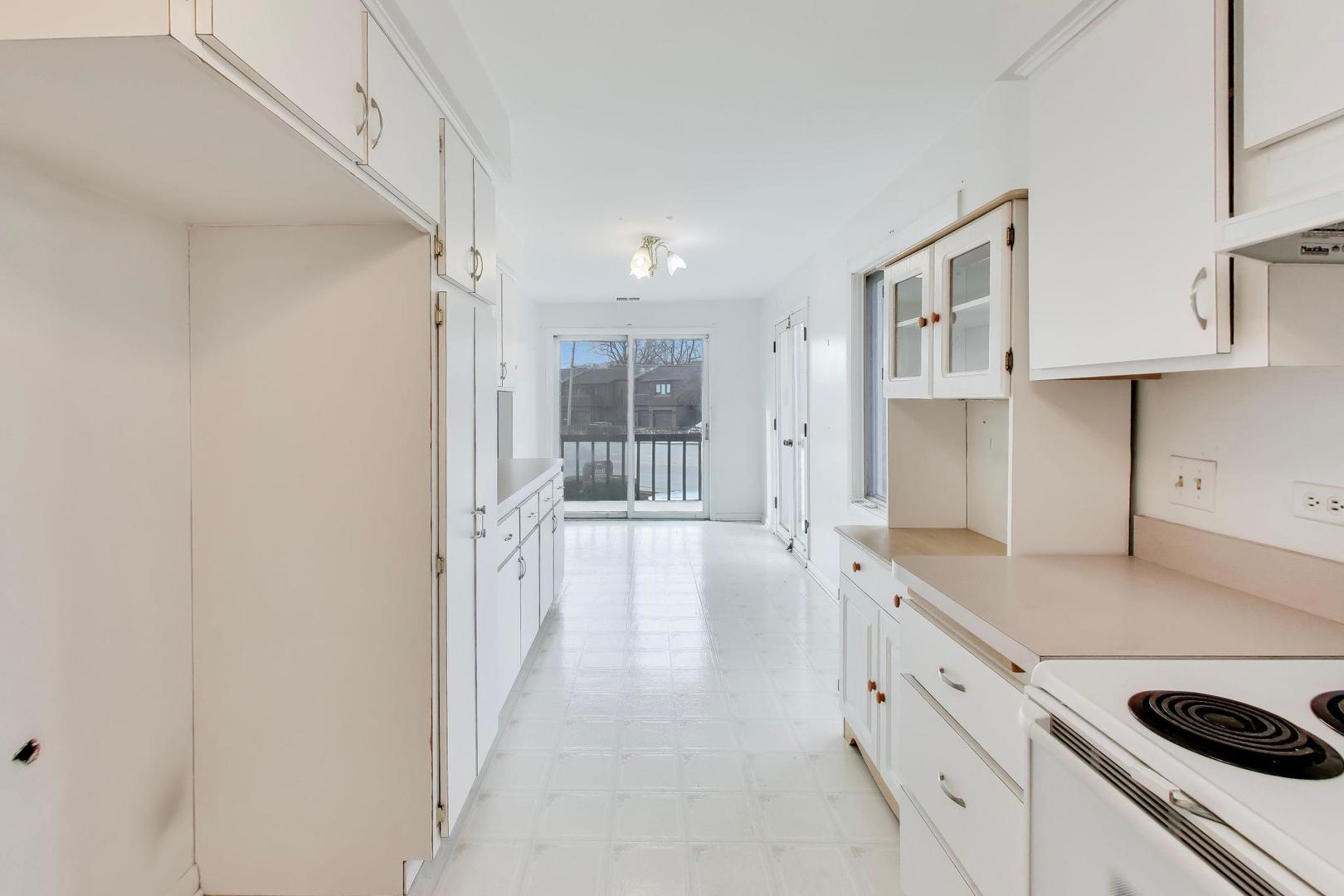 2300 W Talcott Road #1D, Park Ridge, IL 60068