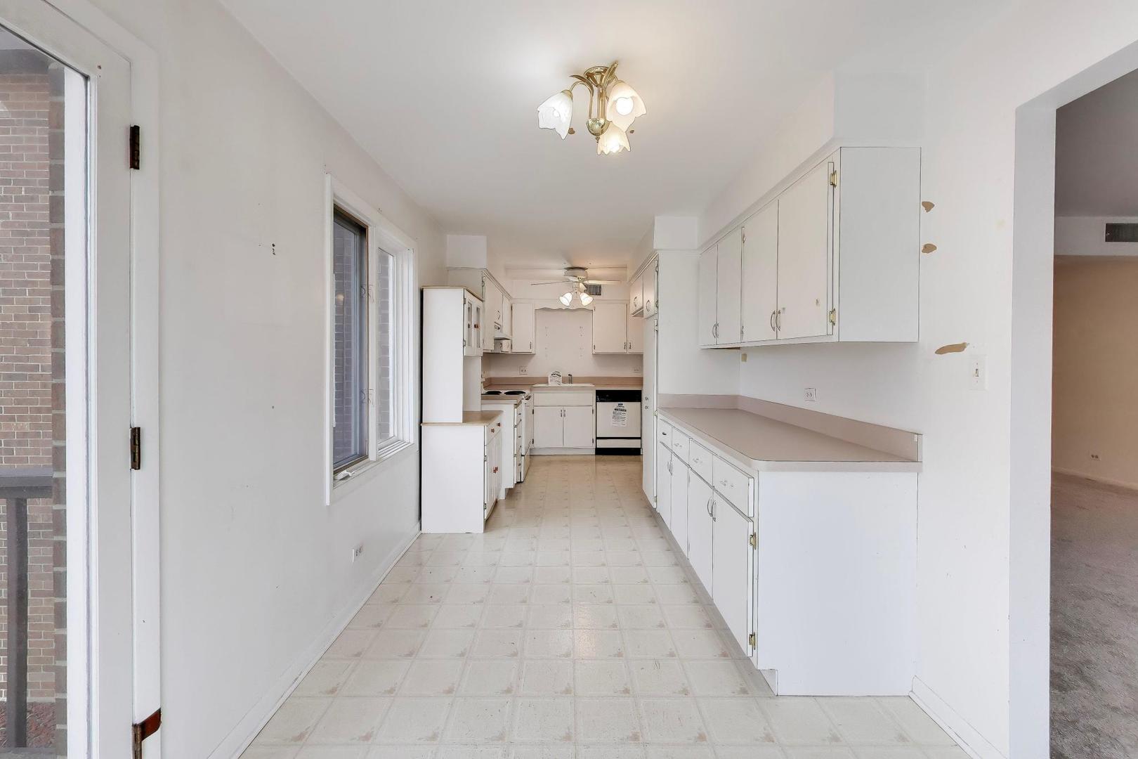 2300 W Talcott Road #1D, Park Ridge, IL 60068