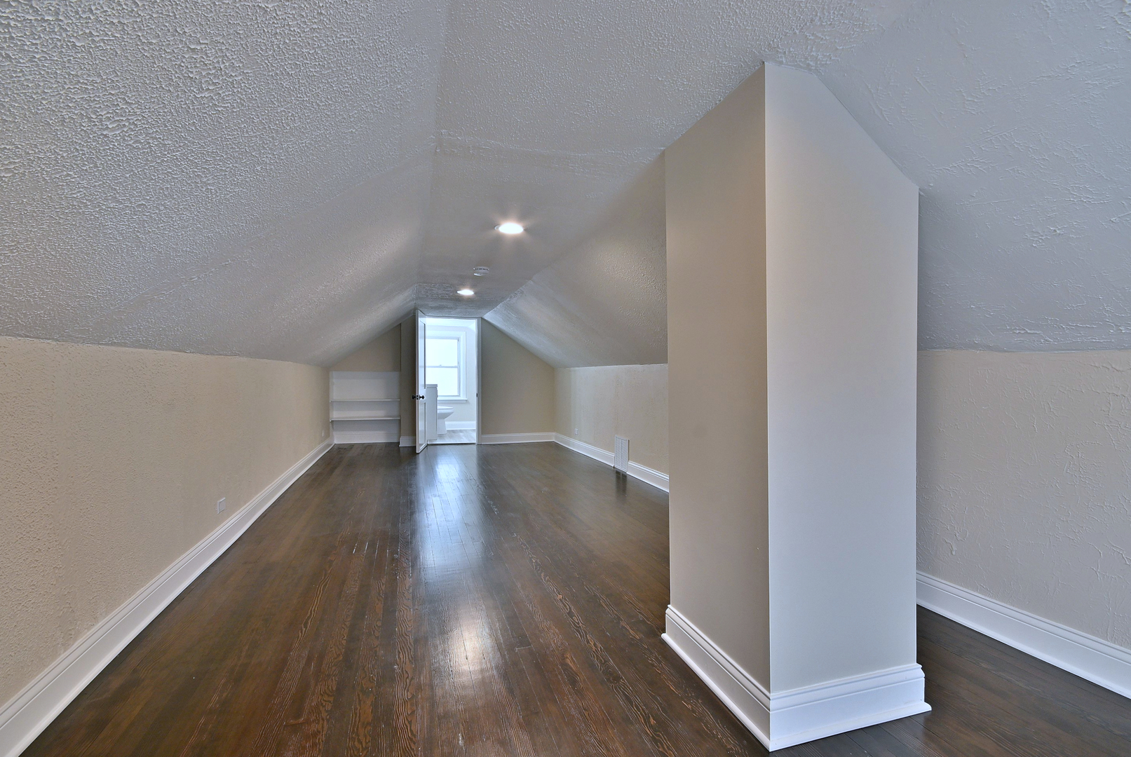 9016 Southview Avenue, Brookfield, IL 60513