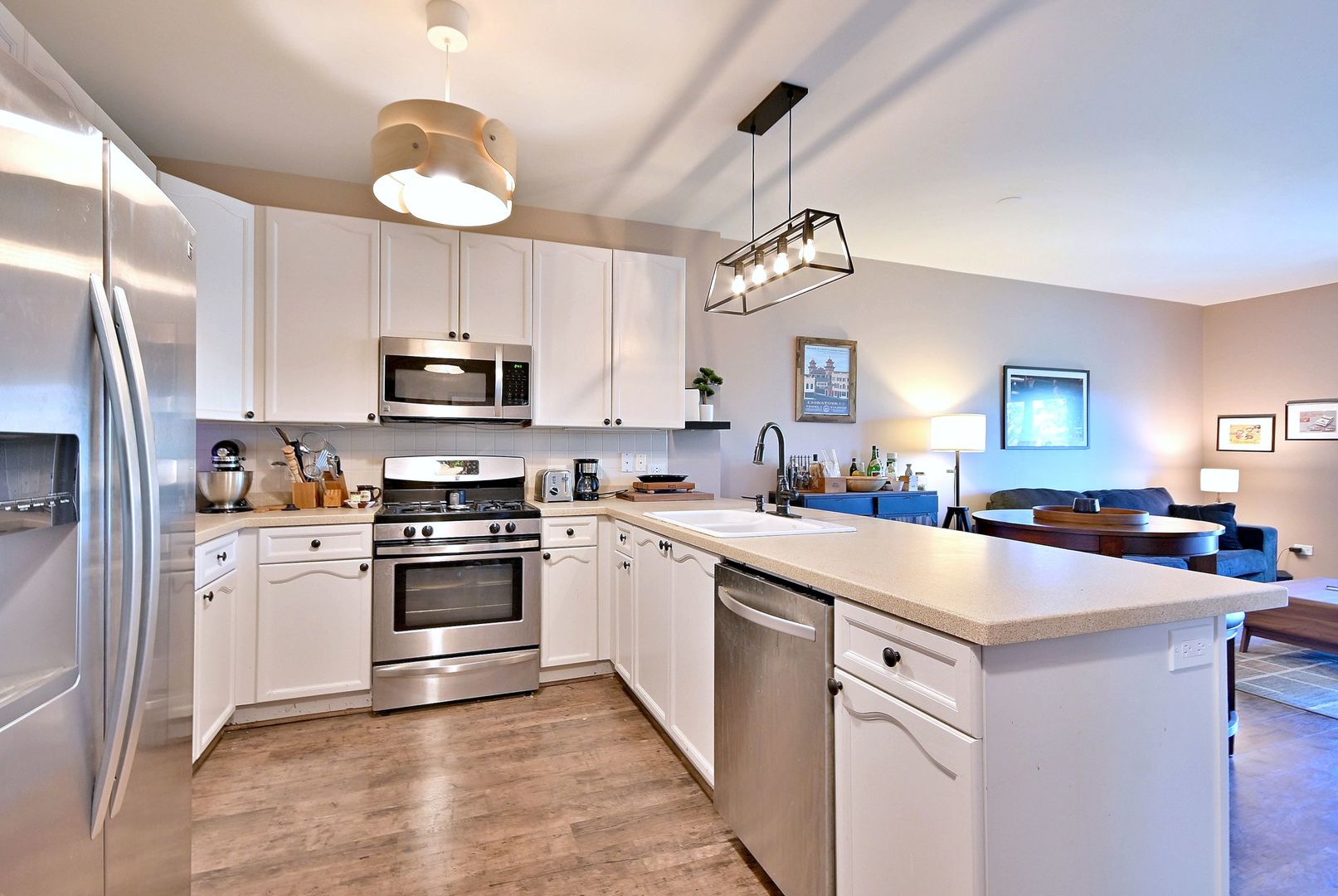 145 S York Street #404, Elmhurst, IL 60126