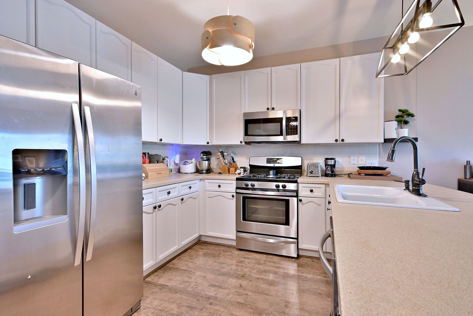 145 S York Street #404, Elmhurst, IL 60126