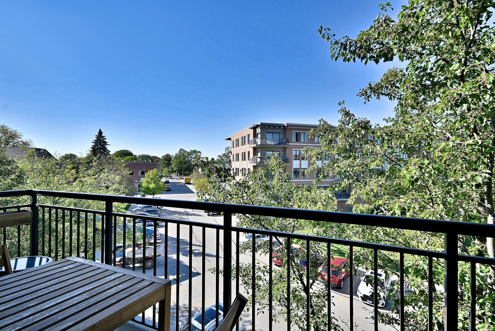 145 S York Street #404, Elmhurst, IL 60126