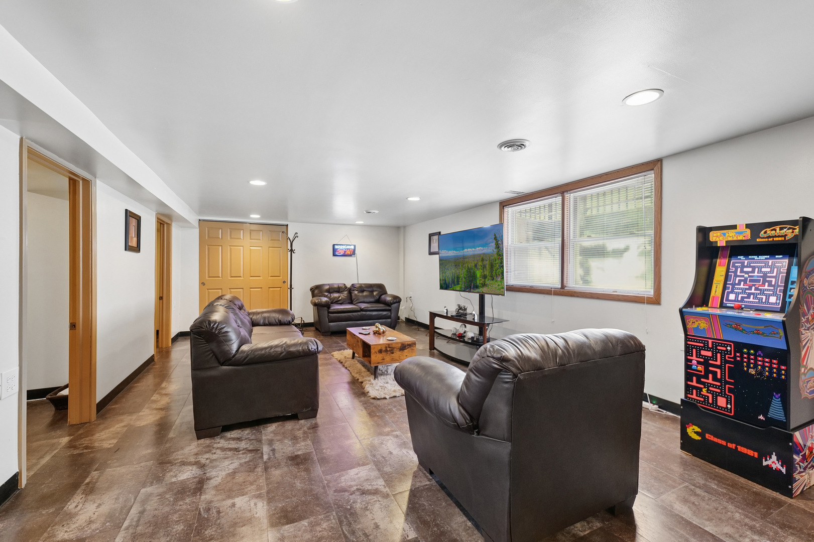 4437 W 100th Street, Oak Lawn, IL 60453