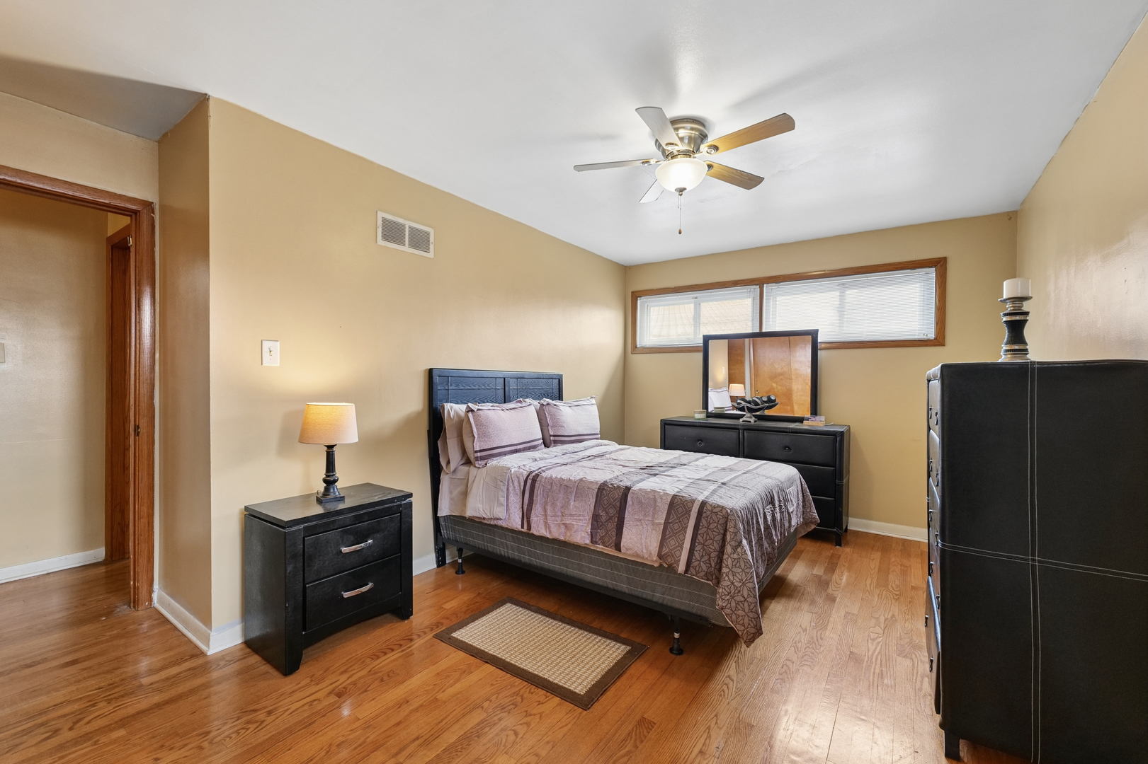 4437 W 100th Street, Oak Lawn, IL 60453