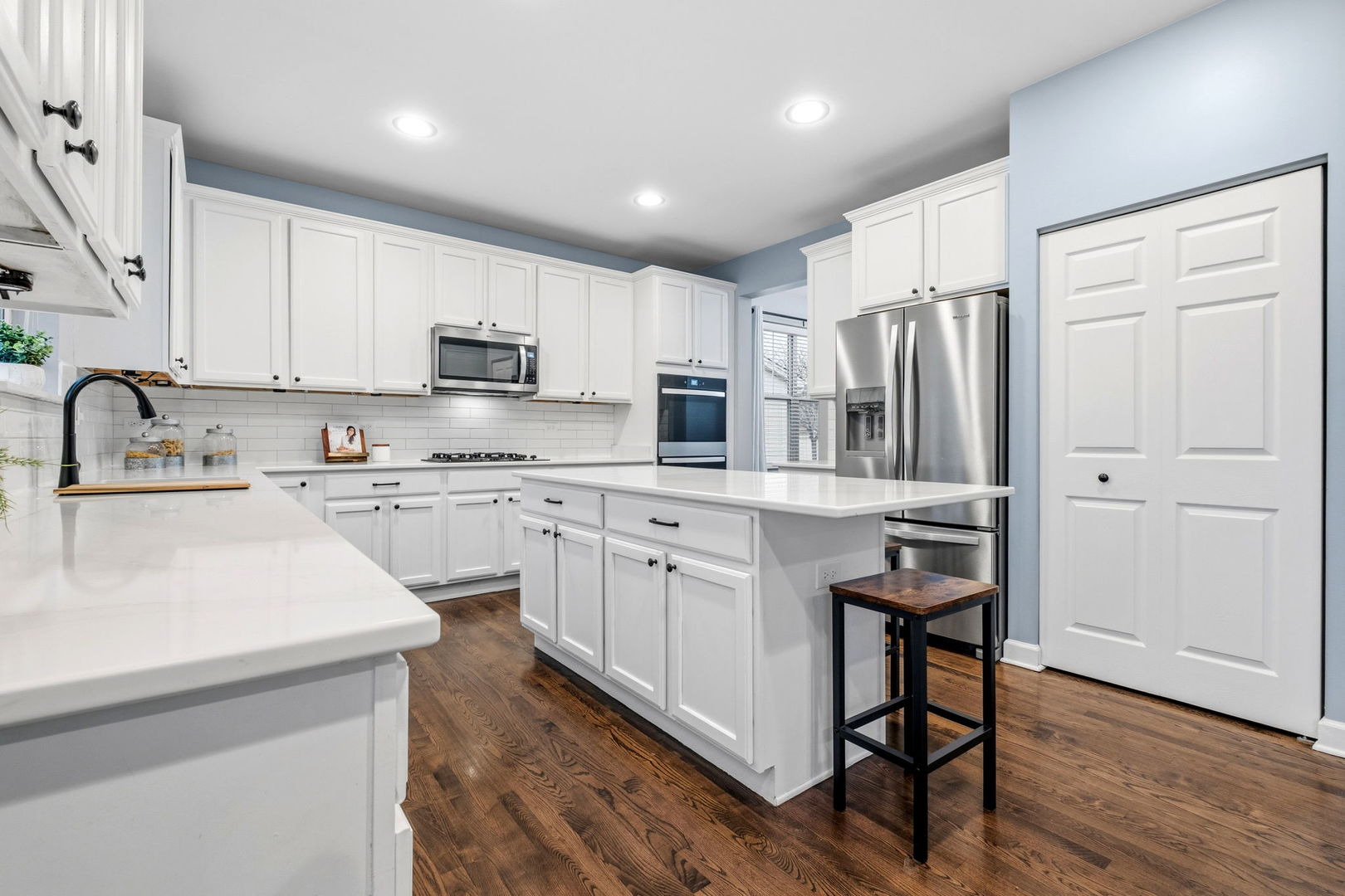 2843 Sweet Clover Way, Wauconda, IL 60084