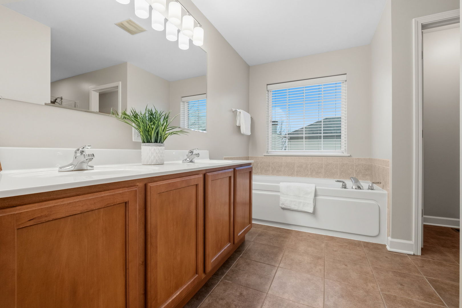 2843 Sweet Clover Way, Wauconda, IL 60084