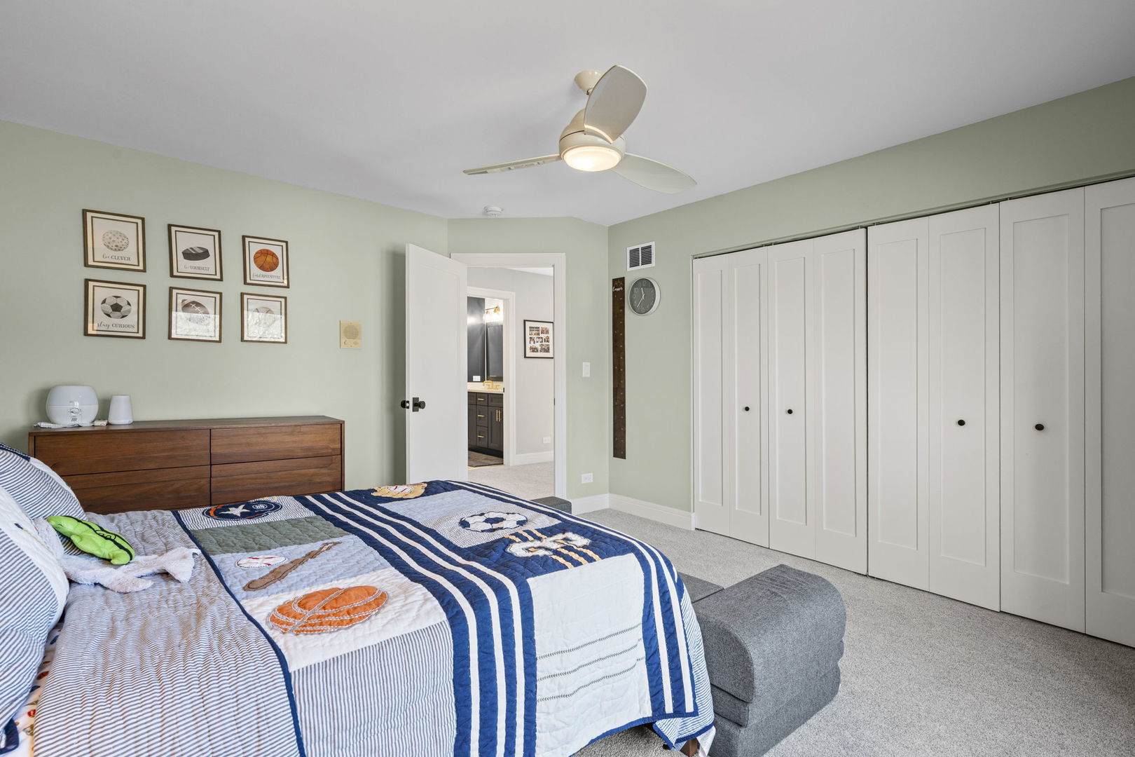 2005 N Woodland Lane, Arlington Heights, IL 60004