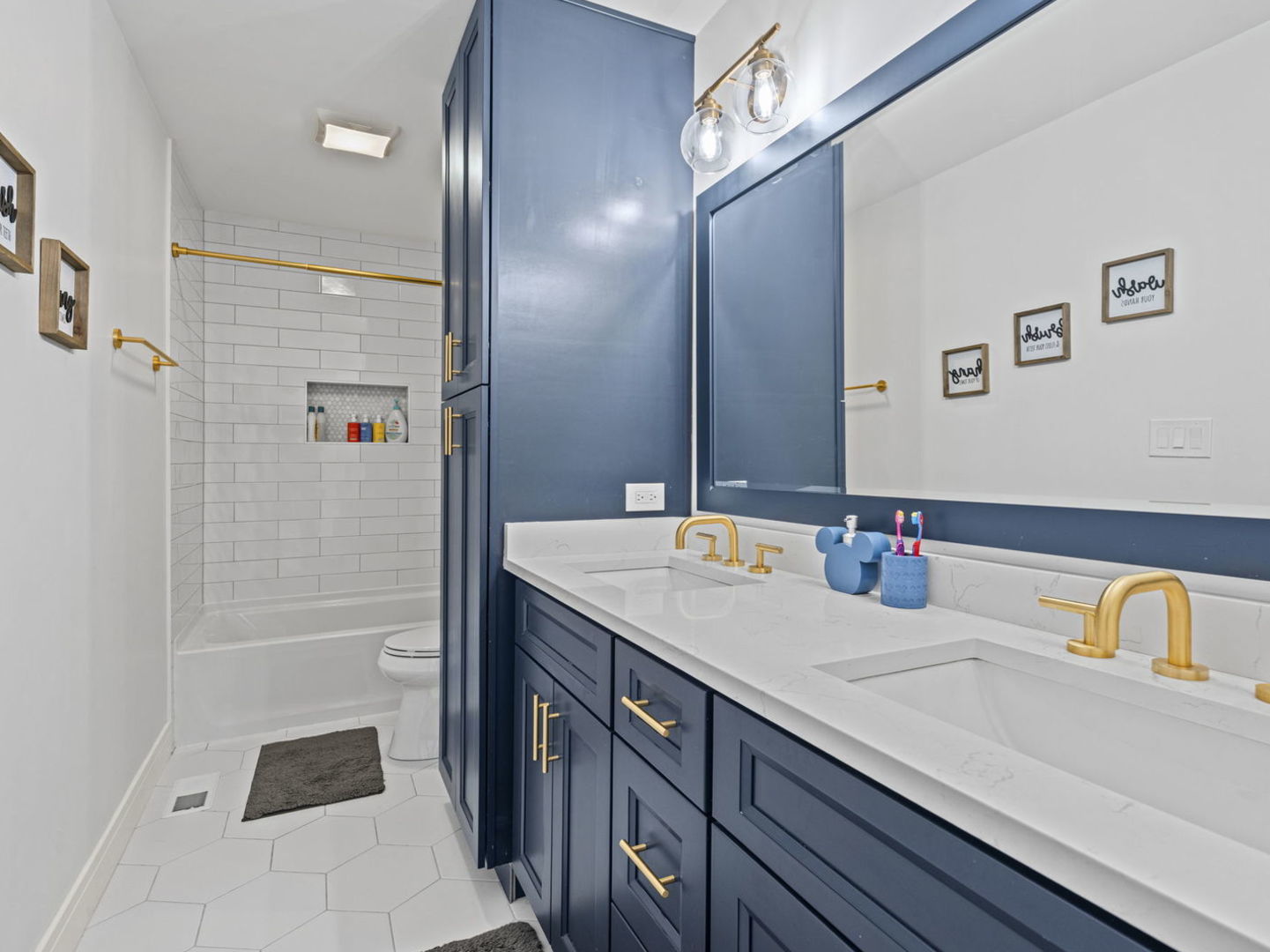 2005 N Woodland Lane, Arlington Heights, IL 60004