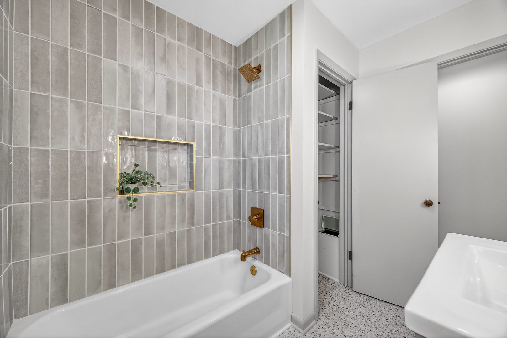 816 W College Avenue, Normal, IL 61761