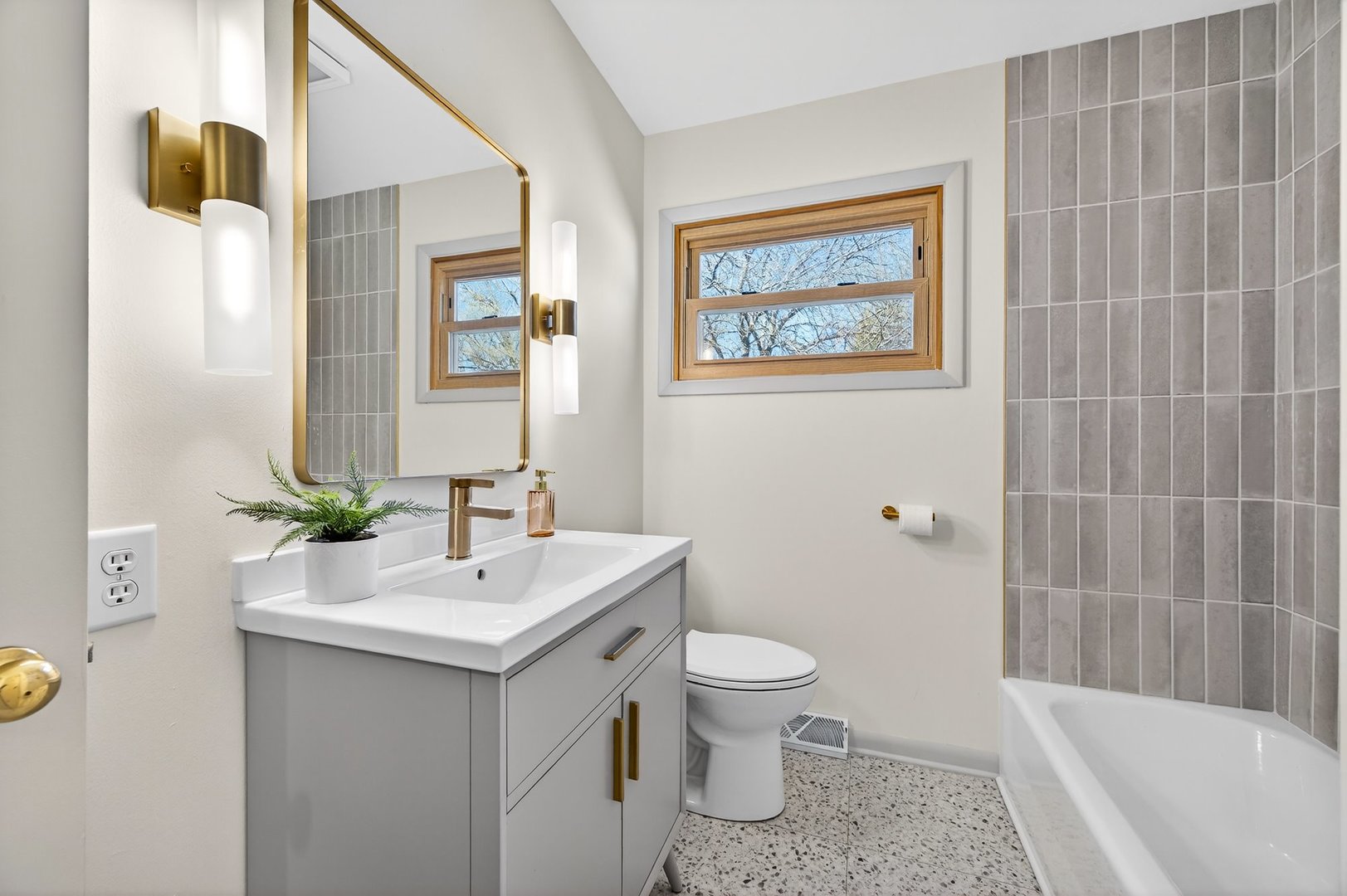 816 W College Avenue, Normal, IL 61761