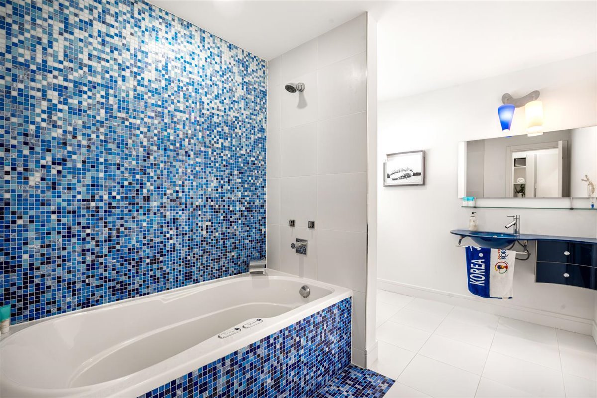 21846 N Hickory Hill Drive, Kildeer, IL 60047