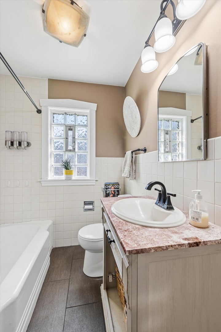 293 N Illinois Street, Elmhurst, IL 60126